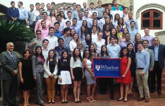 Para estudiar, la política de inversión social de APAP