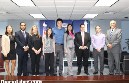 Para estudiar, la política de inversión social de APAP