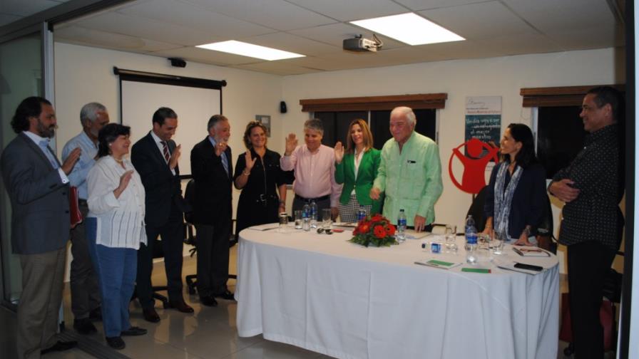 Save the Children juramenta directiva