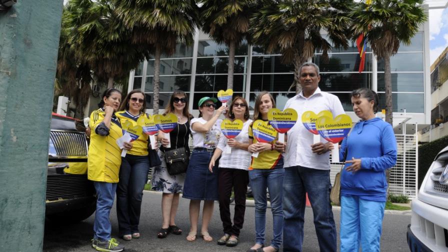 Colombianos en Santo Domingo protestan por pérdida de curul en el Congreso Colombianos en Santo Domingo protestan por pérdida de curul en el Congreso