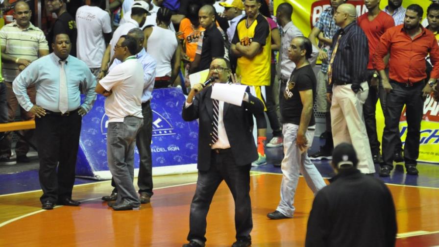 Resuelven impasse en básquet de Santiago