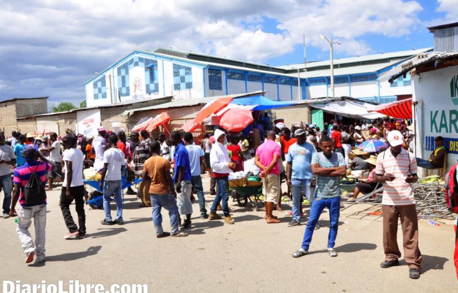 Truckers continue their protest; market day is held in Dajabon