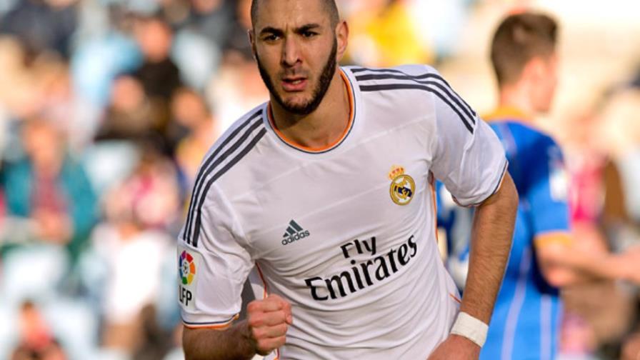 Karim Benzema baja por lesión en duelo del Madrid contra Atlético