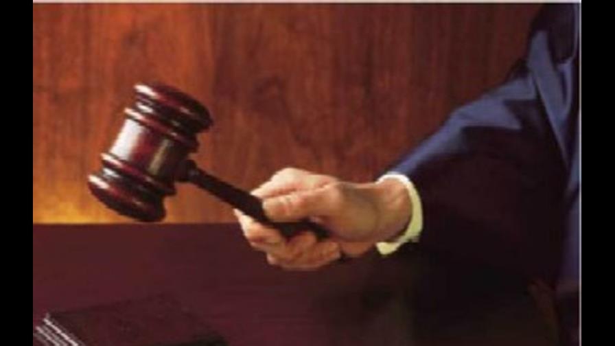 Condenan a dos hermanos por matar a golpes a un hombre en Santiago