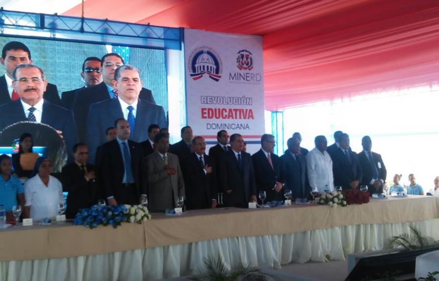 Presidente Medina encabeza inauguración de escuela en Vicente Noble