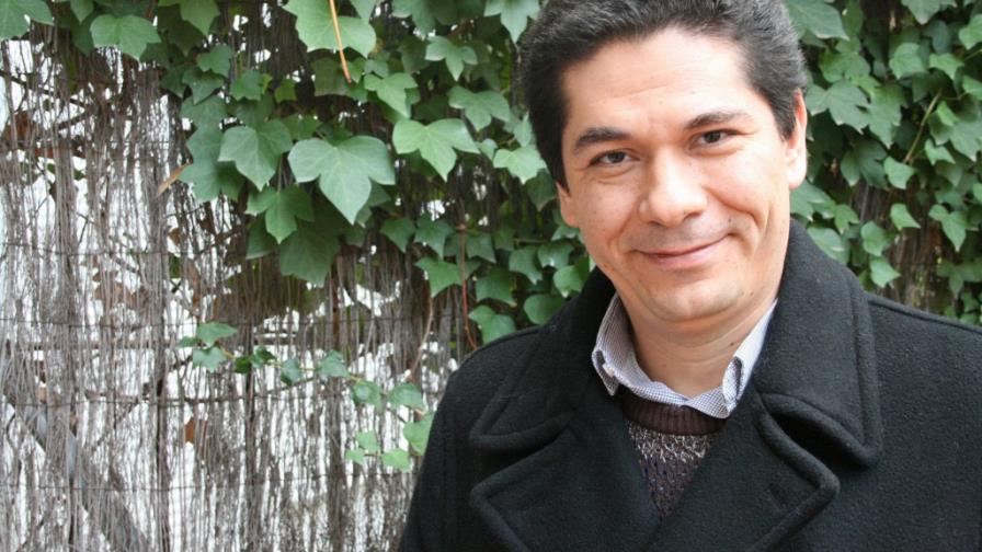 Juan Pablo Villalobos recorre la historia de México en Te vendo un perro