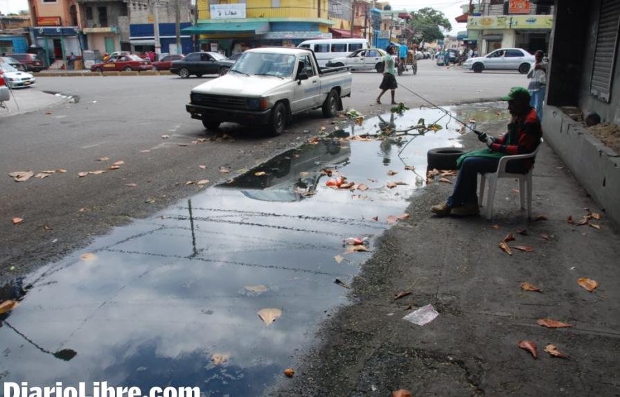 Problemas de drenaje en la calle Ocho y la Padre Castellanos