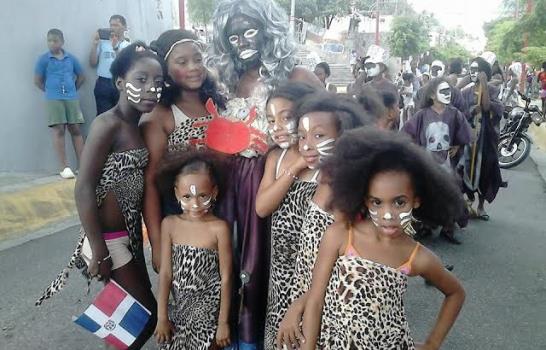 La Ciénaga realiza su Carnaval Barrial 2015