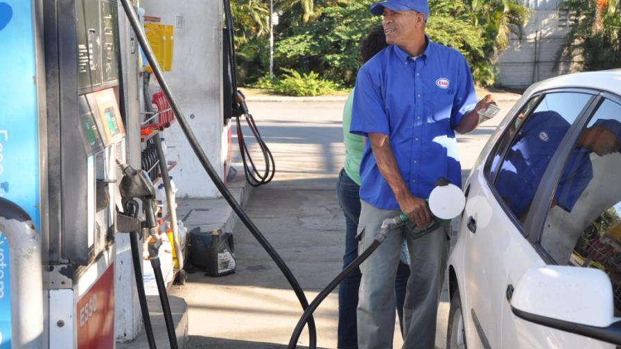 Gasolinas se mantienen igual; bajan el GLP y el gasoil