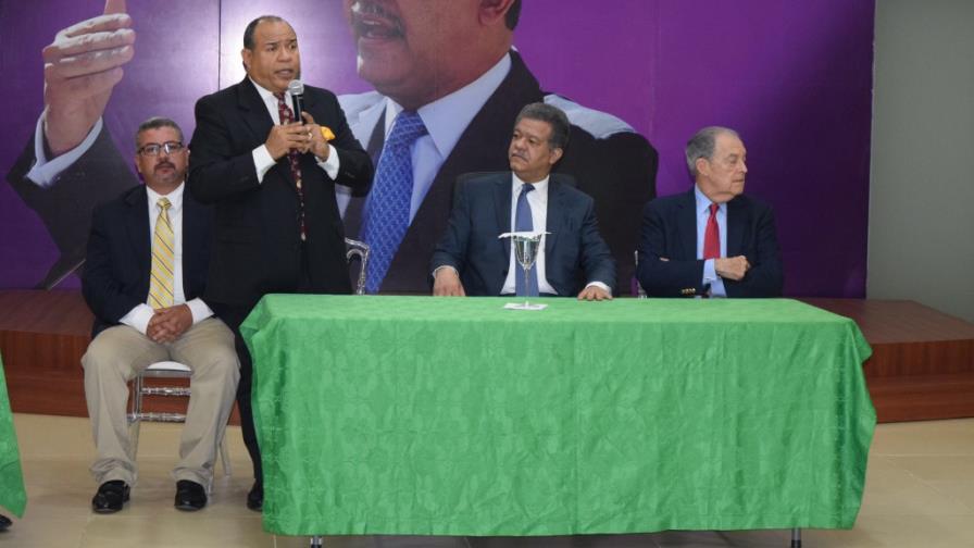 Leonel recibe apoyo del exprocurador general Víctor Céspedes