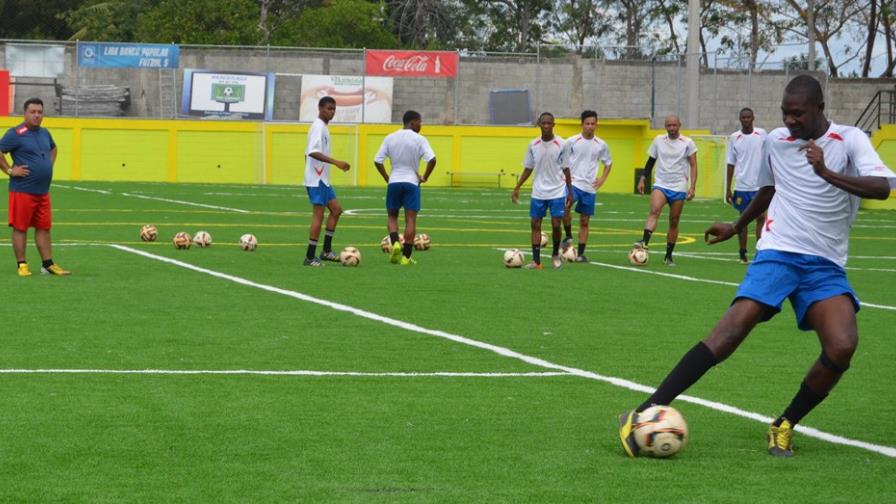 El Barcelona busca mantener la cima ante una Vega urgida por los tres puntos El Barcelona busca mantener la cima ante una Vega urgida por los tres puntos