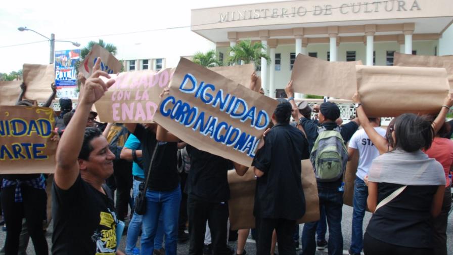 Marcha de profesores de Bellas Artes se mantiene