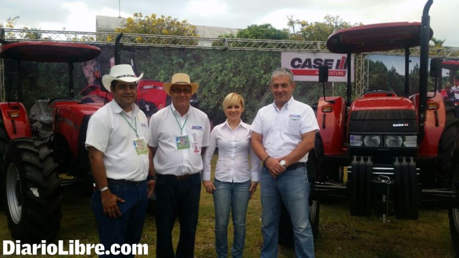 Presentan línea de equipos agrícolas