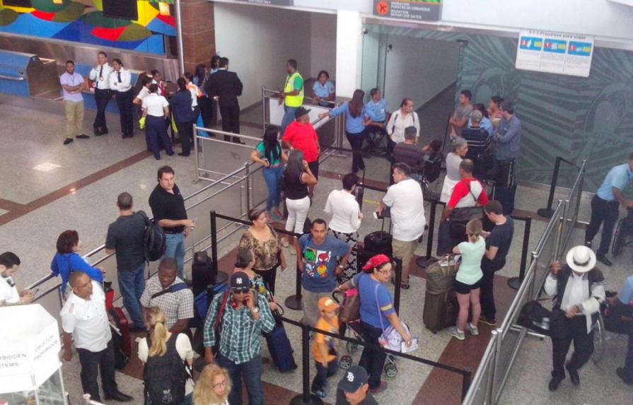 Restablecen sistema eléctrico en Aeropuerto Las Américas tras breve avería