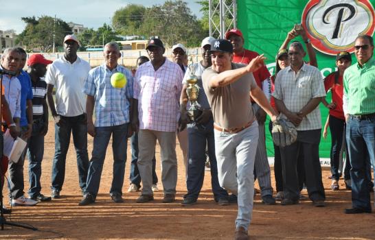 La Romana, DN, Puerto Plata, Monte Cristi e Higüey avanzan en nacional máster de softbol