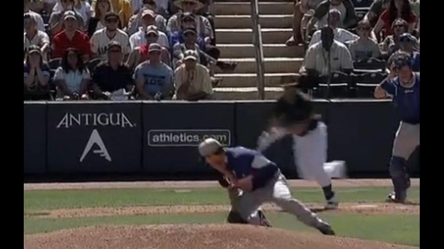 Kershaw pierde un diente al recibir una línea a batazo de Parrino