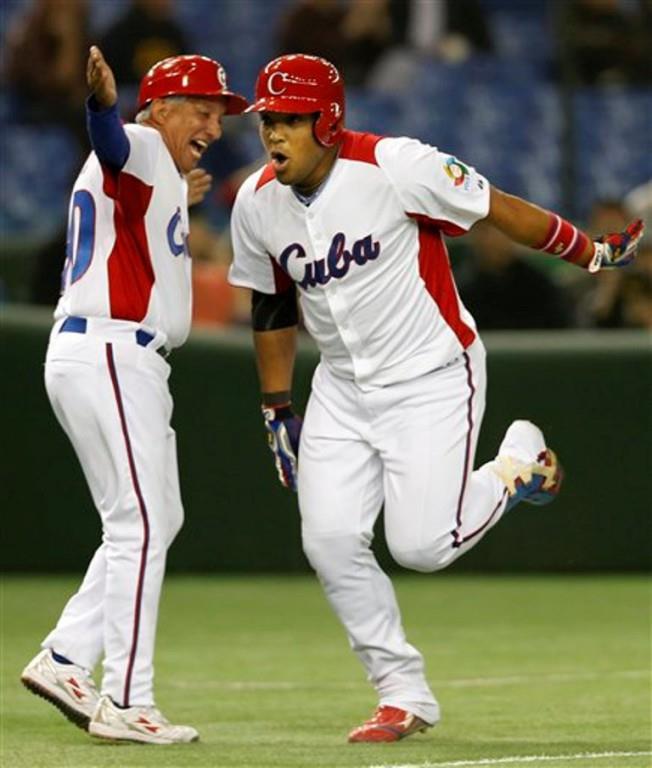 Optimismo y ajustes para los cubanos en Grandes Ligas