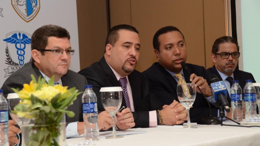 Estudiantes que van a pruebas estudian clínicas por internet