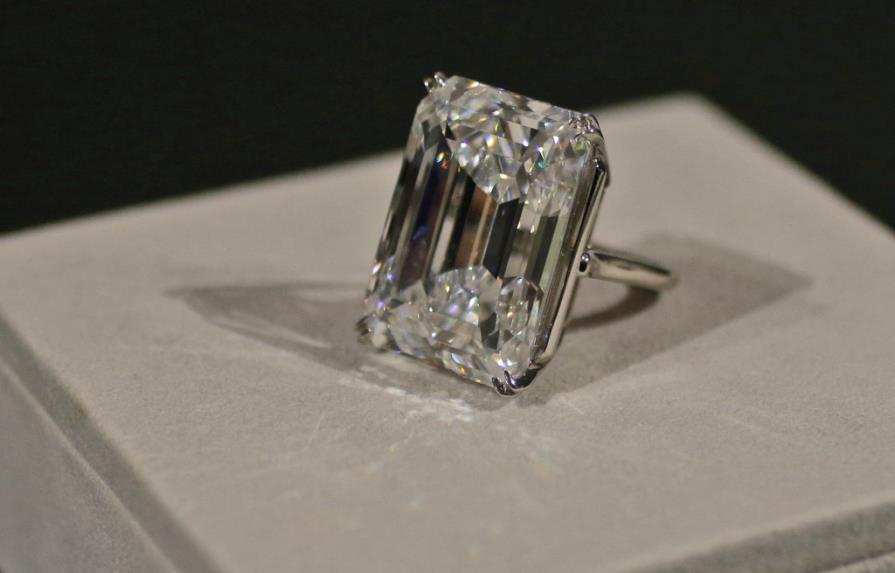 Subastan diamante de 100 quilates en 22 millones de dólares