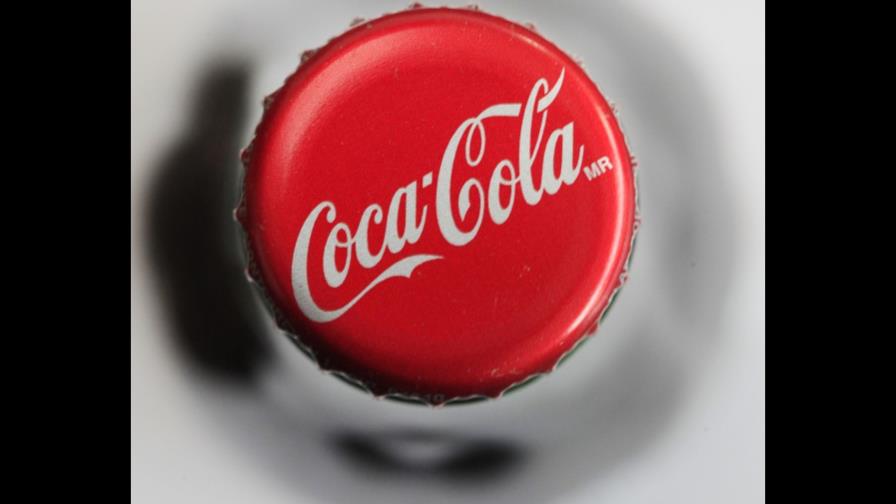 Coca-Cola supera expectativa de ganancias pese a menor venta