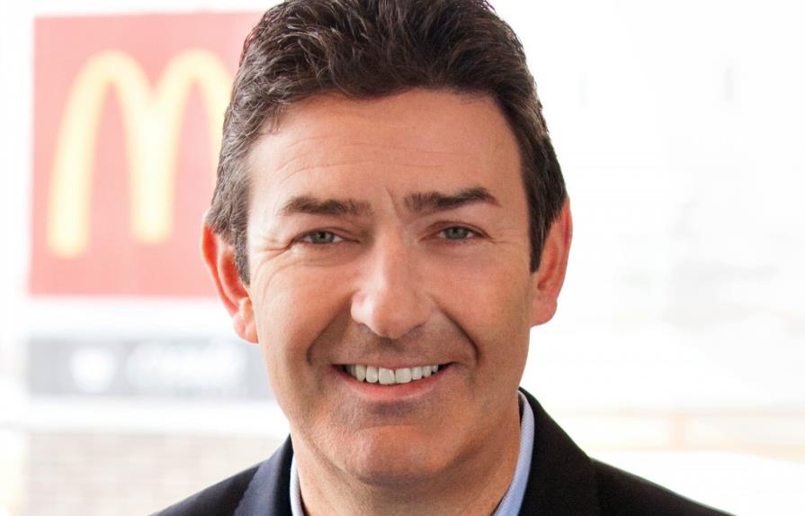 Director de McDonalds encomia aumento; siguen protestas