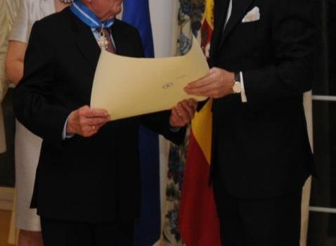 Rey de España condecora al empresario José Manuel González Corripio