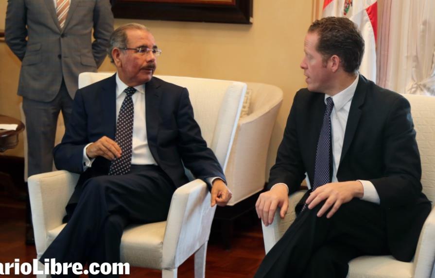 Medina se reúne con secretario de Estado de Puerto Rico