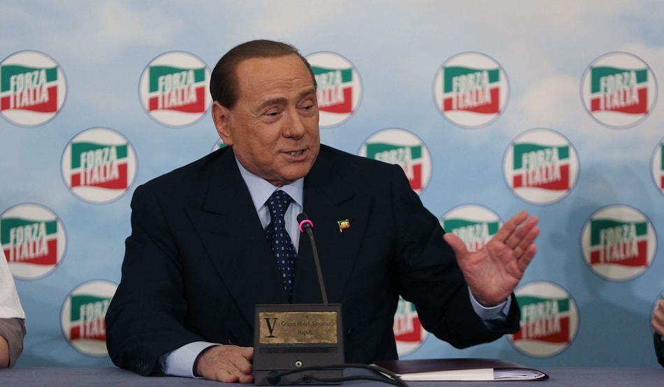 Silvio Berlusconi llama personalmente a Ancelotti para que regrese al Milan