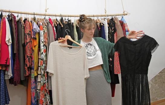 Nace la primera tienda que presta ropa como si fuera una biblioteca