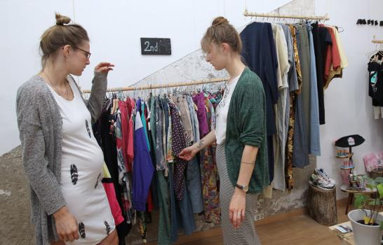 Nace la primera tienda que presta ropa como si fuera una biblioteca