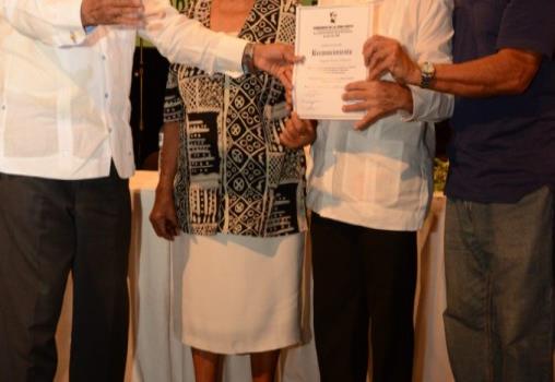 Reconocen a excombatientes Guerra de Abril