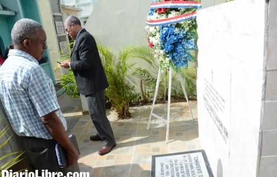 Reconocen a excombatientes Guerra de Abril