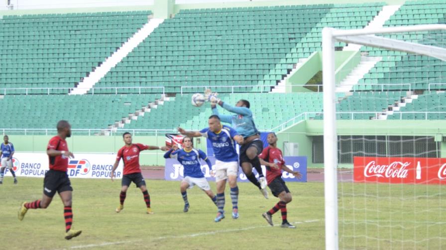 Bauger, cómodo en LDF; lucha cerrada por 4to