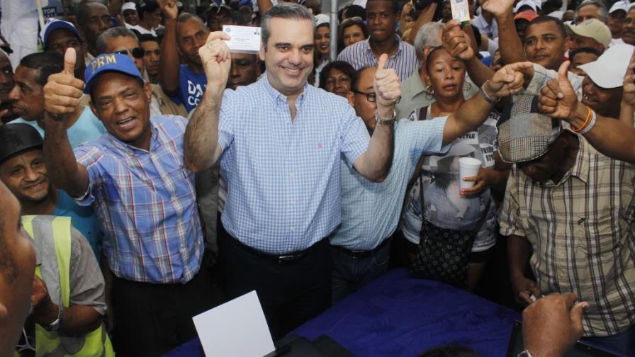 Abinader inicia Plan Victoria 16 y programa de inscripción al PRM