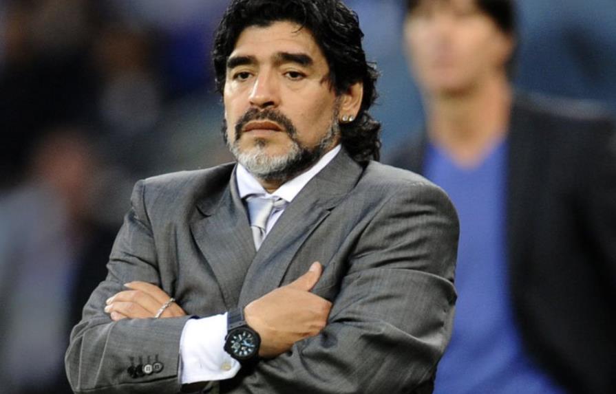 Maradona podría aspirar a presidencia de FIFA, según medio