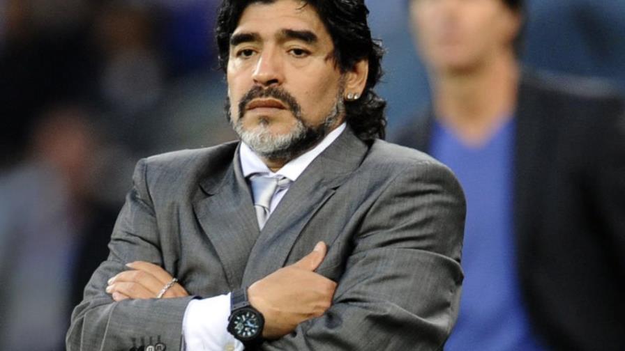 Maradona podría aspirar a presidencia de FIFA, según medio