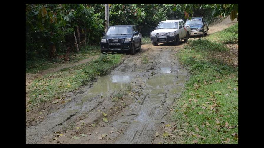 Moradores de Castillo reclaman construcción de una carretera