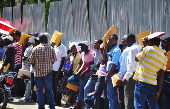 Interior y Policía inicia verificación datos de extranjeros en Santiago