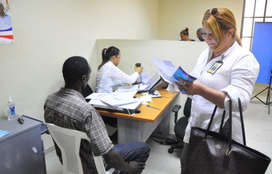 Interior y Policía inicia verificación datos de extranjeros en Santiago