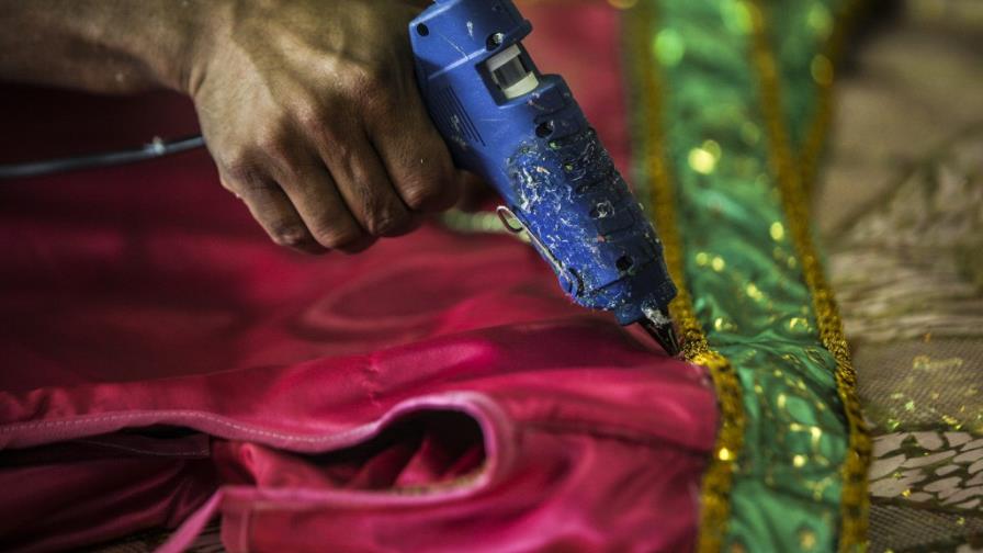 Las mujeres inspiran la tradicional escuela Mangueira en el carnaval de Río