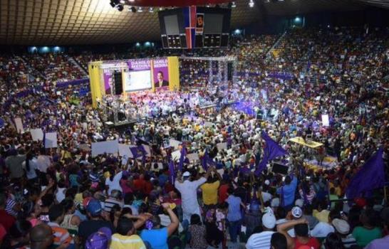 Miles se concentran en el Gran Arena del Cibao para pedir la reelección de Danilo