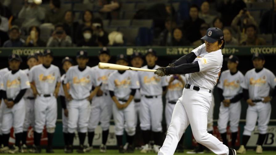 Jeter y Matsui batean por una buena causa en Japón Jeter y Matsui batean por una buena causa en Japón