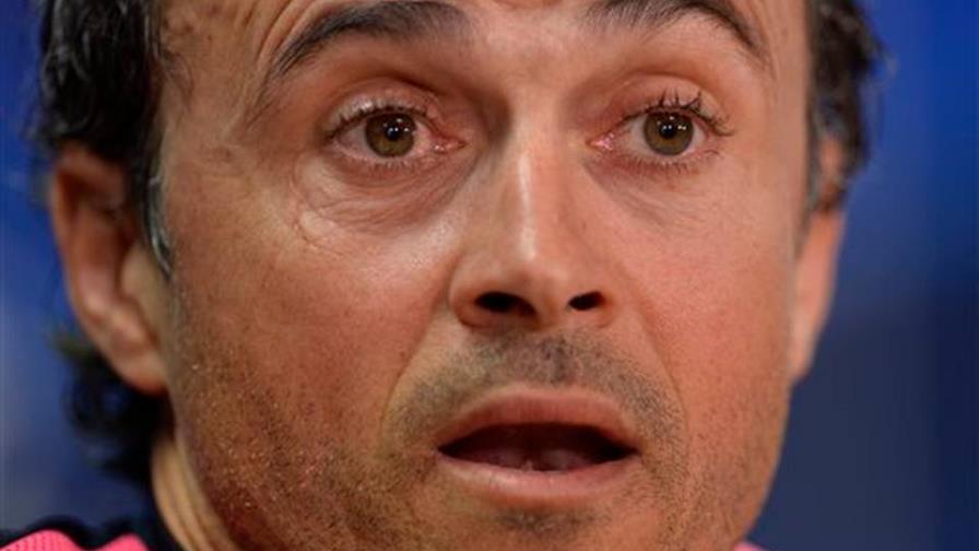 Técnicos del Barsa y el Real Madrid restan trascendencia al clásico