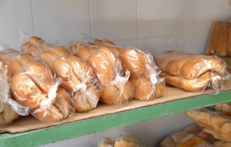 Panaderos de Santiago continuarán elaborando pan a RD$5, pero más pequeño