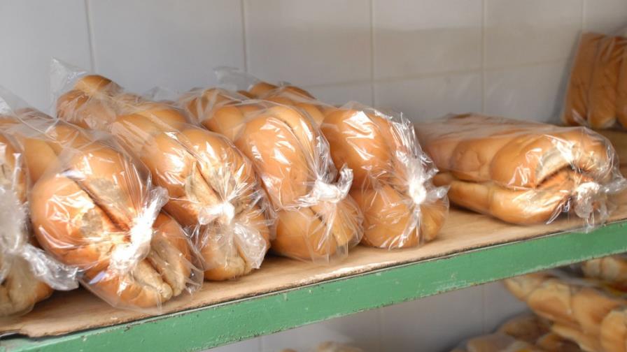 Panaderos de Santiago continuarán elaborando pan a RD$5, pero más pequeño