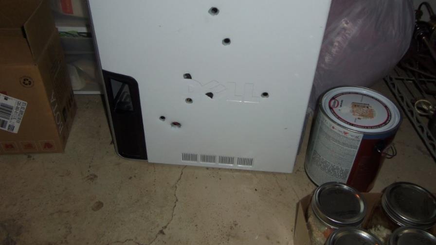 Juez cita a tecnófobo frustrado por matar a computadora