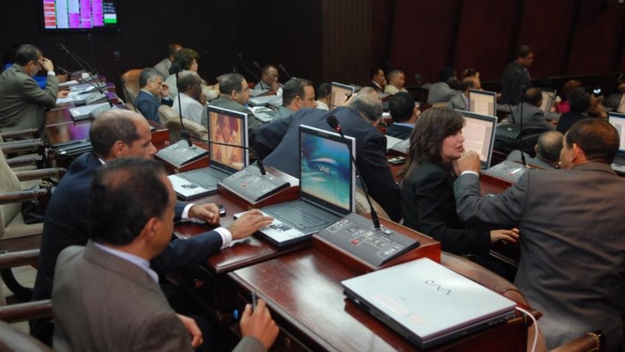 Apresan dos empleados de la Cámara de Diputados por robo de RD$4.2 MM en bonos