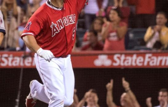 Jonrones del dominicano Albert Pujols y carrera de Erick Aybar guían a Angelinos