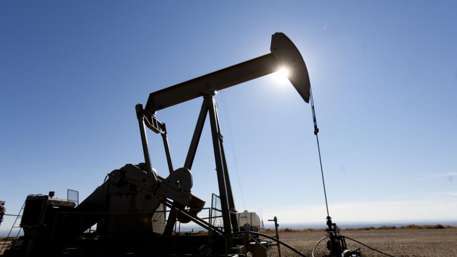 El petróleo de Texas sube un 1,04 % y cierra en 61,01 dólares el barril