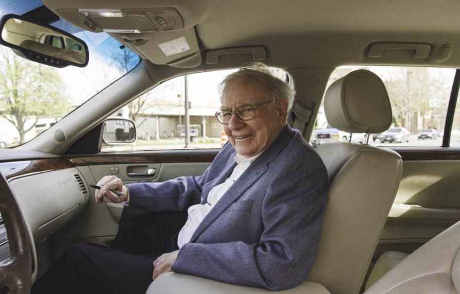 Cadillac del multimillonario Warren Buffett, subastado por 10 veces su valor